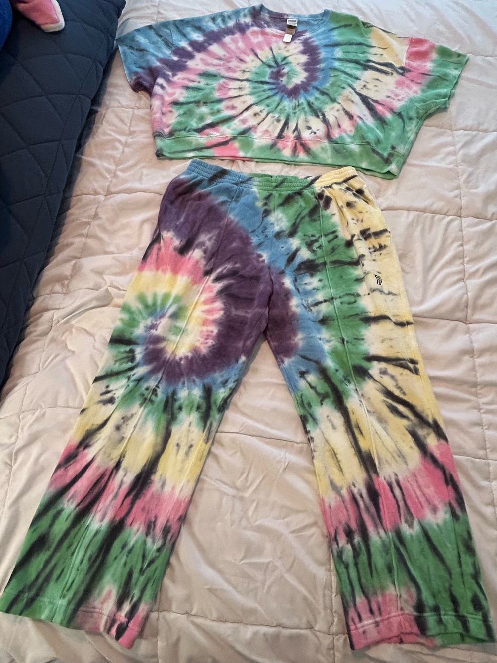 New-PINK Victoria's Secret Tie-Dye Crop Top and Lounge Pants Set - Multicolor